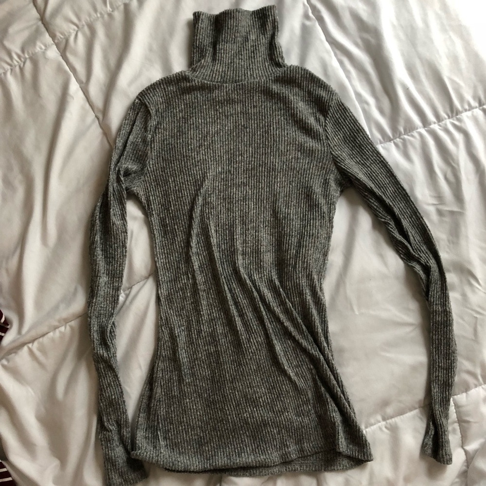 ❗️SOLD ❗️Turtleneck top